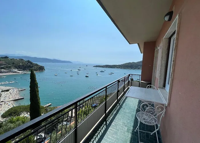 Casemaggi Attico Sul Mare, Penthouse On The Sea * بورتوفينيري